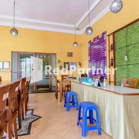 Nafisa Homestay Syariah Near Jatim Park 3 Batu-3